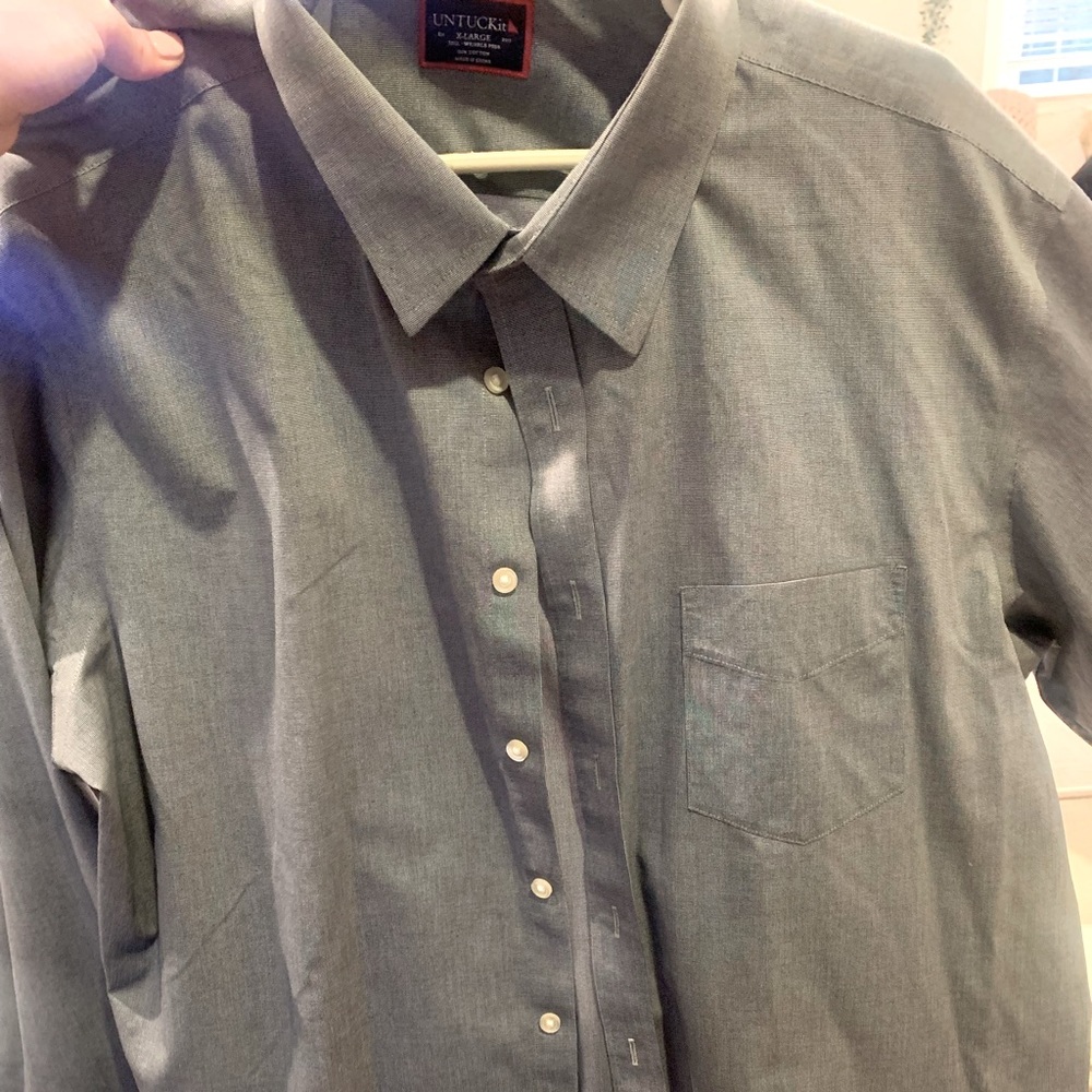Untuckit Mens Chambray/gray button up. Size XL tall. Only worn once.